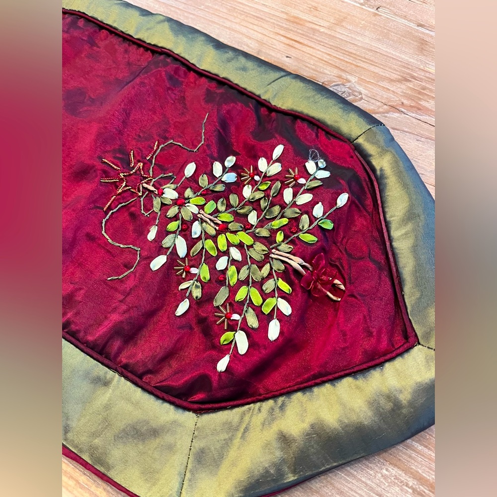 90” Silk Holiday Runner